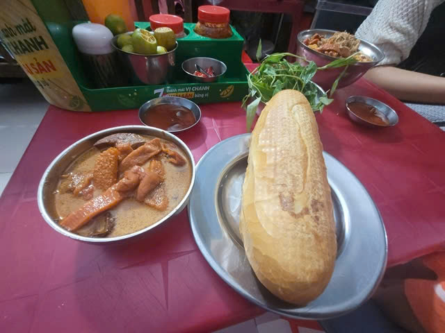  Pha Lau (Offal Stew) is one of the many special foods you can experience across HCMC in local markets and restaurants. Photo courtesy of Ray Riches.