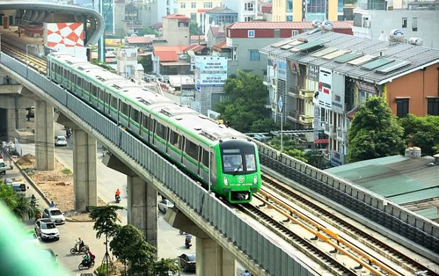 A train on Hanoi's Cat Linh-Ha Dong metro line. Photo courtesy of Tien phong (Vanguard) newspaper.