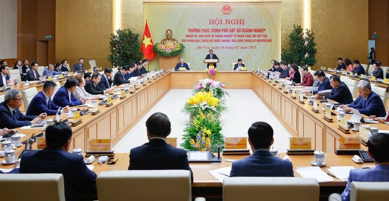 A dialogue between Prime Minister Pham Minh Chinh and leaders of Vietnamese businesses in Hanoi, February 10, 2025. Photo courtesy of the government's news portal.