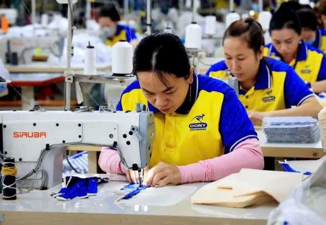 Workers at Dony Garment Company in Binh Chanh district, Ho Chi Minh City, southern Vietnam. Photo courtesy of Vietnam News Agency.