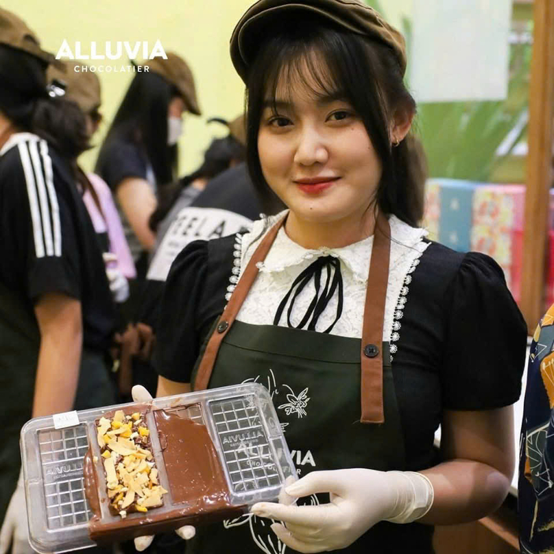 A girl shows off her homemade chocolate at Alluvia shop, 74B Le Loi street, District 1, Ho Chi Minh City, February 13, 2025. Photo courtesy of Alluvia.