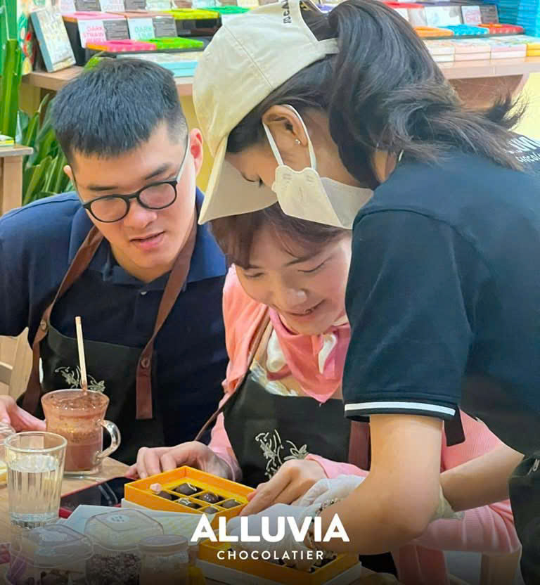 People make their favorite chocolate at Alluvia shop at 74B Le Loi street, District 1, Ho Chi Minh City on February 13, 2025. Photo courtesy of Alluvia.