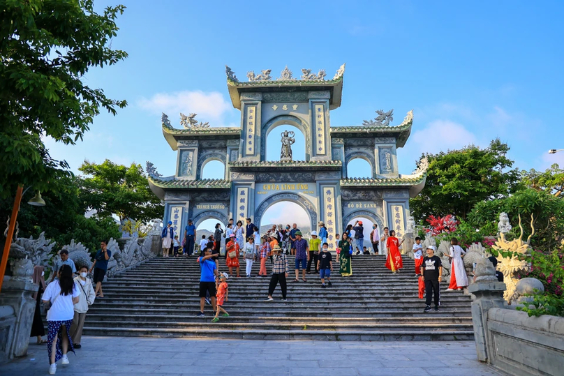 A corner of Linh Ung pagoda in the central city of Danang. Photo courtesy of Danang newspaper.