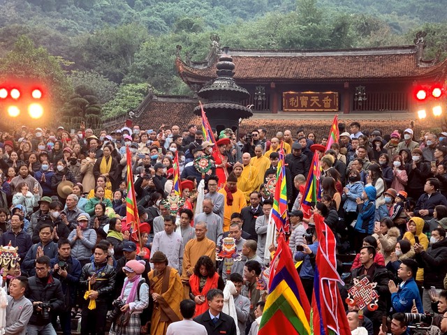 Huong pagoda festival in Hoai Duc district, Hanoi. Photo courtesy of the government's news portal.