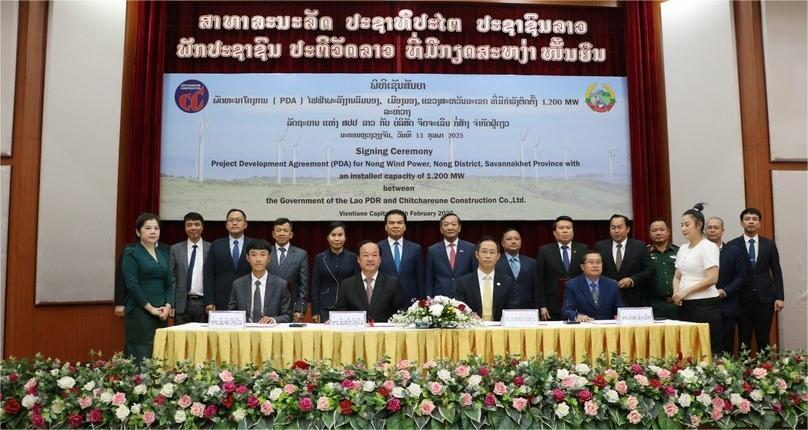 Representatives of Lao government and Chitchareune Construction sign an agreement in Vientianne on February 13, 2025. Photo courtesy of Laos' Ministry of Planning and Investment.