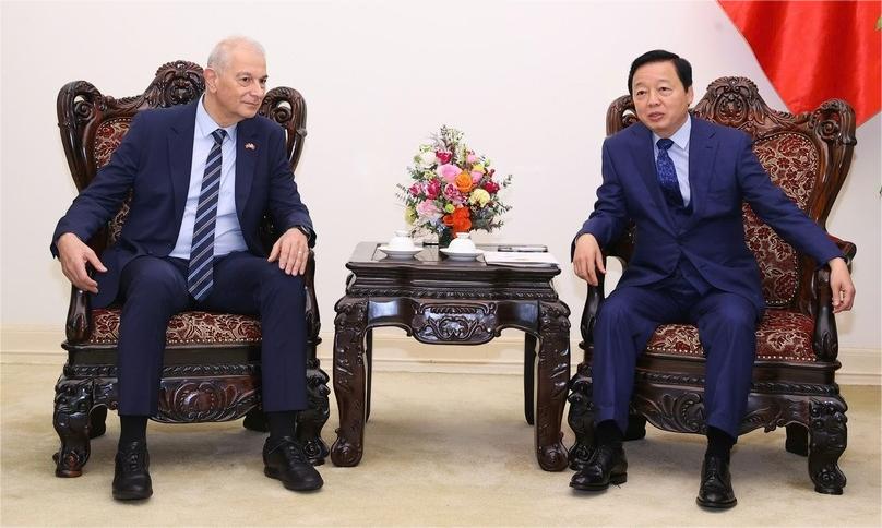 Deputy Prime Minister Tran Hong Ha (right) and Reha Denemec, vice chairman of IC ICTAS, at a meeting in Hanoi on February 17, 2025. Photo courtesy of the government's news portal.