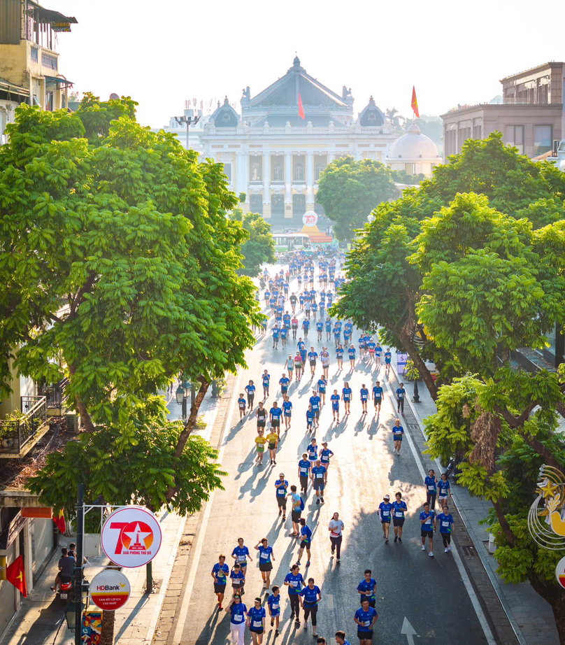 Runners take part in the first Standard Chartered Hanoi Heritage Marathon in 2024. Photo courtesy of the organizers.