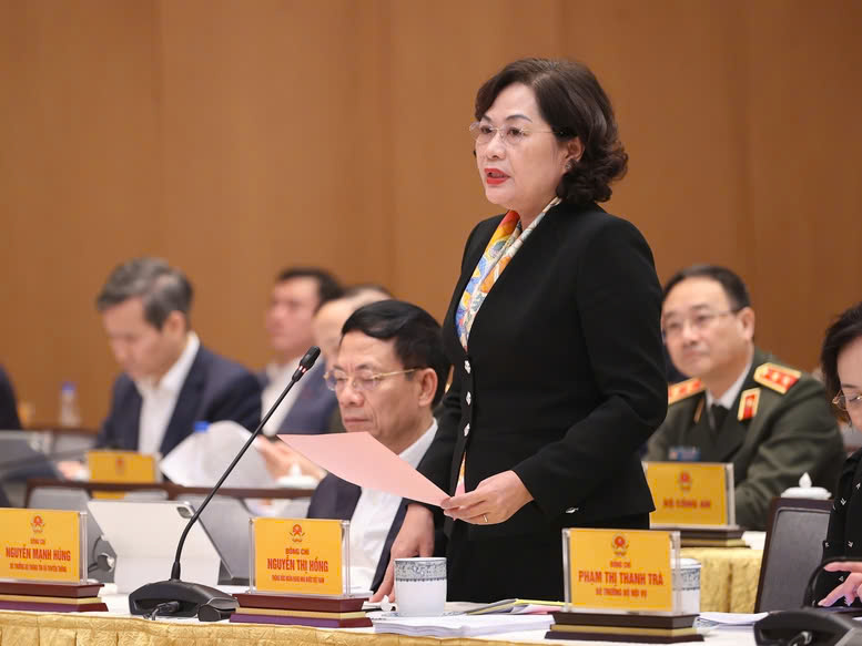 Governor of the State Bank of Vietnam Nguyen Thi Hong speaks at the government's meeting with city and provincial leaders on February 21, 2025. Photo courtesy of the government's news portal.