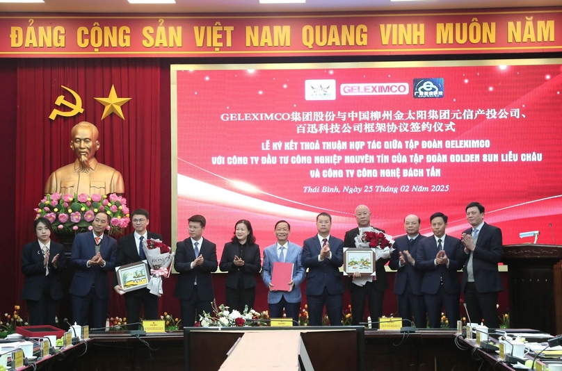 Geleximco executive signs an agreement to build an auto part factory in Thai Binh province, northern Vietnam, February 25, 2025. Photo courtesy of Thai Binh news portal.