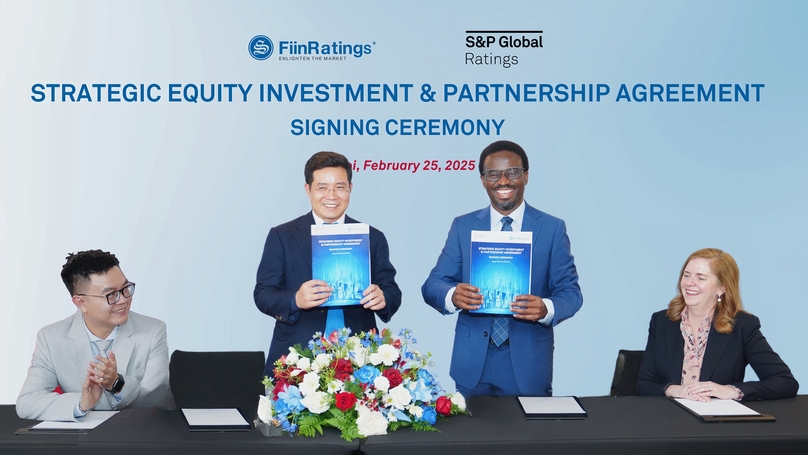 Executives of FiinRatings and S&P Global Inc. sign a strategic equity investment & partnership agreement in Hanoi on February 25, 2025. Photo courtesy of FiinRatings.