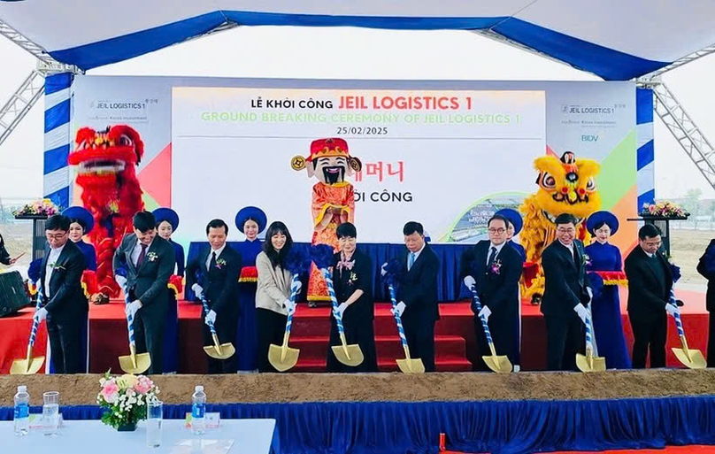 At the ground-breaking ceremony for the Jeil Logistics 1 project in Nam Dinh Vu Industrial Park, Hai Phong city, northern Vietnam. Photo courtesy of Phap luat (Law) newspaper.