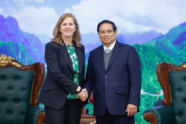 Prime Minister Pham Minh Chinh receives Lynn Maxwell, chief commercial officer for S&P Global Ratings in Hanoi, February 26, 2025. Photo courtesy of the government's news portal.