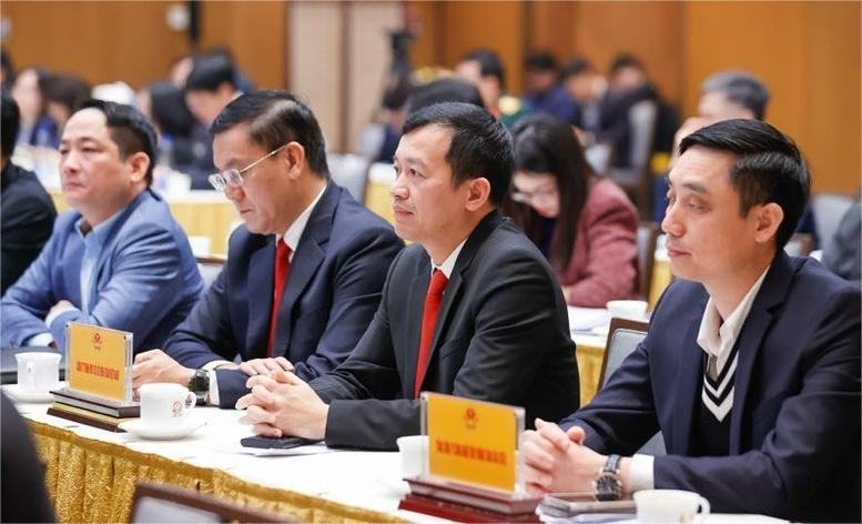 Leaders of some state-owned enterprises at a conference chaired by Prime Minister Pham Minh Chinh on February 27, 2025. Photo courtesy of the government's news portal.