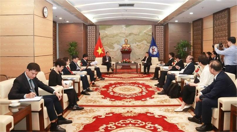 Delegations of EVN (left) and CPECC at a meeting in Hanoi on March 5, 2025. Photo courtesy of EVN.