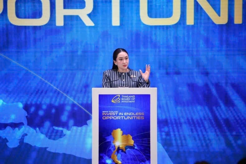 Thai PM Paetongtarn delivers a keynote speech on investment opportunities at an event hosted by the Board of Investment. Photo courtesy of Bangkok Post.
