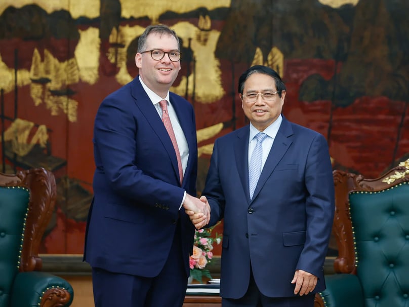 Vietnamese PM Pham Minh Chinh (right) receives Charles James Boyd-Bowman, CEO of IDG Capital Vietnam which represents the Trump Organization in Vietnam, Hanoi, March 18, 2025. Photo courtesy of the government's news portal.