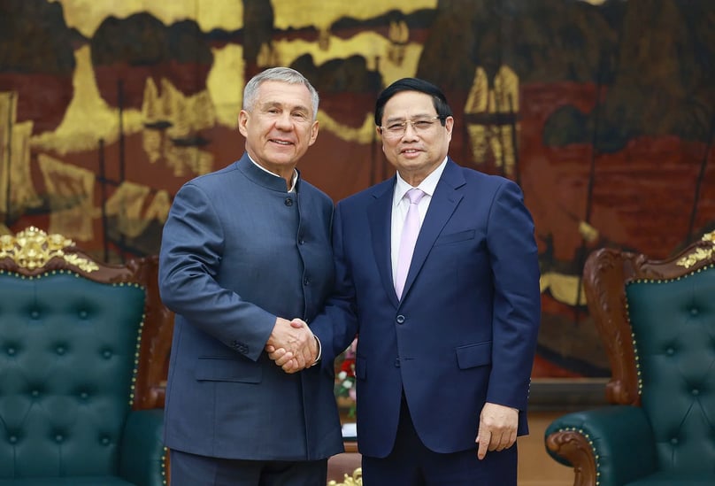 Vietnamese PM Pham Minh Chinh (right) receives R.N. Minnikhanov, head of the Republic of Tatarstan in Hanoi on March 21, 2025. Photo courtesy of the Vietnamese government's news portal.