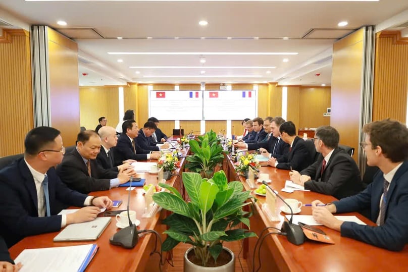 At the meeting between French Minister of Transport Philippe Tabarot and Vietnamese Minister of Construction Tran Hong Minh in Hanoi on March 21, 2025. Photo courtesy of VNA.