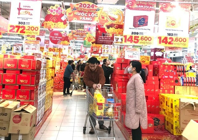 At a supermarket in Vietnam. Photo courtesy of the government's news portal.