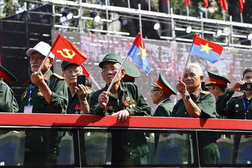 Heroes of the People’s Armed Forces, Labour Heroes, and Outstanding Historical Witnesses.