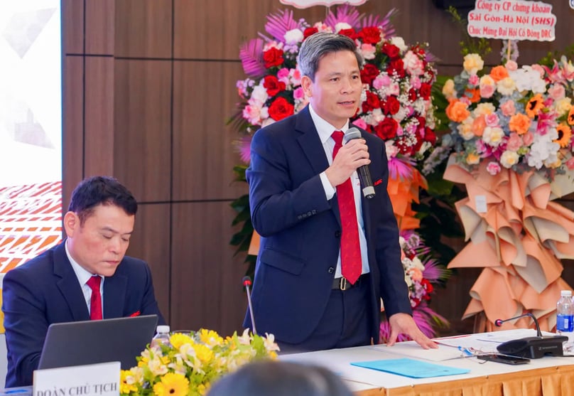 CEO of Danang Rubber JSC Le Hoang Khanh Nhut speaks at the firm's 2025 AGM on April 25, 2025. Photo courtesy of the company.