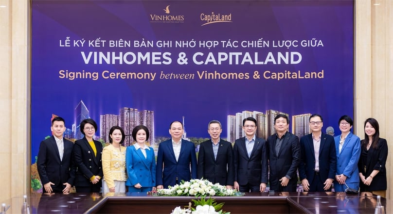 Jonathan Yap, CEO of CLD (center); Pham Nhat Vuong, founder and chairman of Vingroup (fifth from left); and other representatives from CLD and Vingroup at the signing of the MoU. Photo courtesy of CLD.