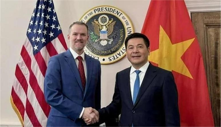 U.S. Trade Representative (USTR) Jamieson Greer (left) and Vietnamese Minister of Industry and Trade Nguyen Hong Dien at a meeting in Washington D.C. on March 13, 2025. Photo courtesy of Vietnam's Ministry of Industry and Trade.