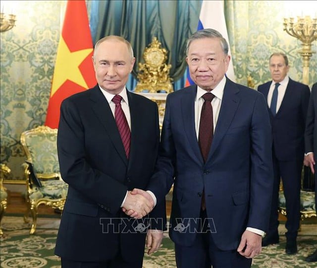 Vietnam's Party chief To Lam (right) and Russian President Vladimir Putin shake hands at the Kremlin in Moscow, Russia, May 10, 2025. Photo courtesy of Vietnam News Agency.