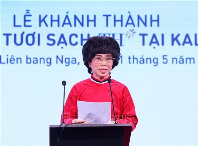 Thai Huong, founder and chairwoman of the strategy council of TH Group, addresses the launching ceremony of a high-tech dairy farming and milk production project in Russia, May 11, 2025. Photo courtesy of Vietnam News Agency.