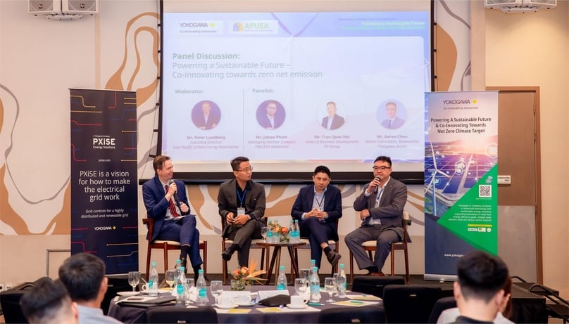Panel discussion section on the topic 'Powering a Sustainable Future - Co-innovating towards zero net emission'. Photo courtesy of the seminar organizers.