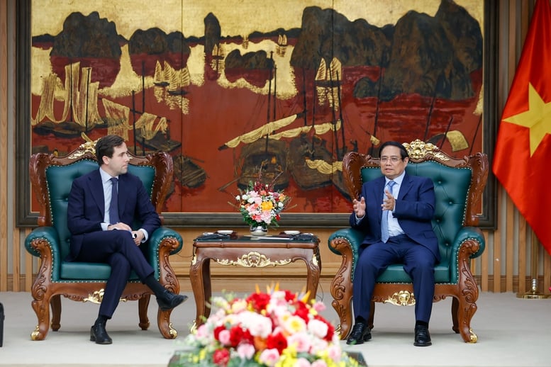 Prime Minister Pham Minh Chinh meets with Benjamin Dousa, Sweden’s Minister for International Development Cooperation and Foreign Trade, in Hanoi, May 12, 2025. Photo courtesy of the government's news portal.