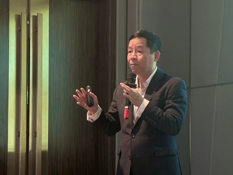 Dr. Vu Thanh Tu Anh, a senior lecturer at Fulbright School of Public Policy and Management, speaks at a working lunch hosted by the Leading Business Club (LBC) in Ho Chi Minh City, under the theme 'The U.S.-China trade war and the response of Vietnamese enterprises,” May 12, 2025. Photo courtesy of LBC.