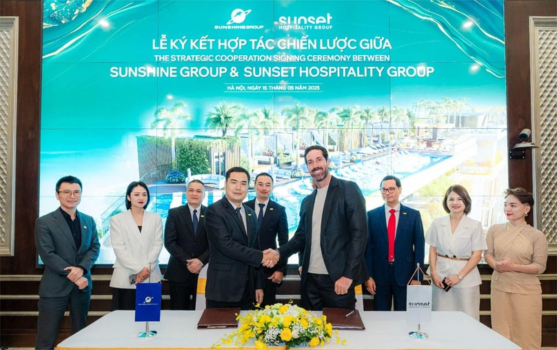 The ceremony to sign on the strategic cooperation between Sunshine Group and Sunset Hospitality Group (SHG).