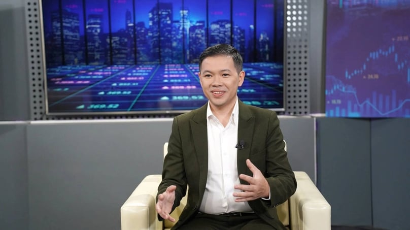 Tran Anh Tuan, director of the analysis center at Petroleum Securities JSC (PSI), speaks at the Financial Street talk show. Photo courtesy of the talk show.