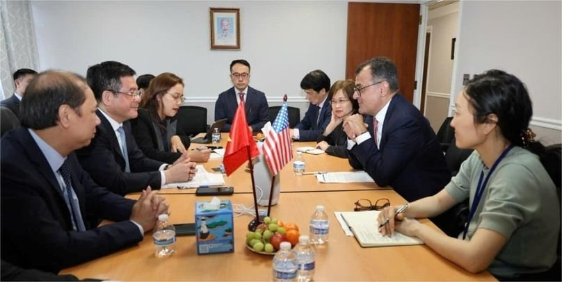 Minister of Industry and Trade Nguyen Hong Dien meets with Google representatives, May 20, 2025. Photo courtesy of the MoIT.