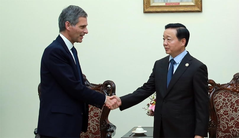 Deputy Prime Minister Tran Hong Ha receives Rodolphe Saade, chairman and CEO of CMA CGM Group, in Hanoi, May 27, 2025. Photo courtesy of the government's news portal.