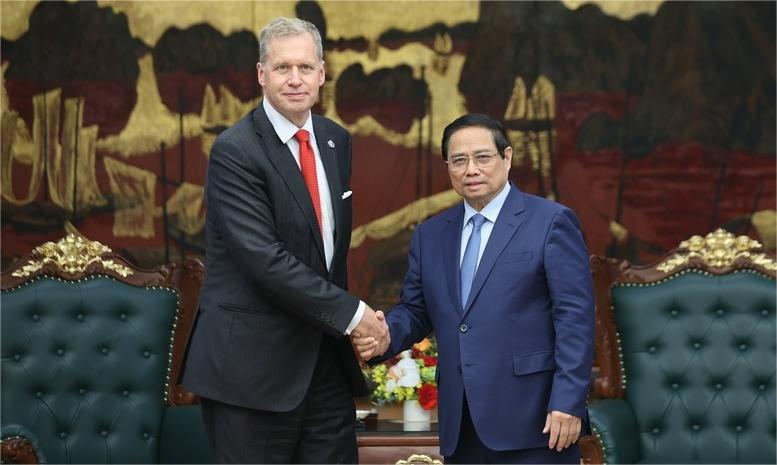 Prime Minister Pham Minh Chinh receives Excelerate Energy's president and CEO Steven Kobos in Hanoi, May 29, 2025. Photo courtesy of the government's news portal.