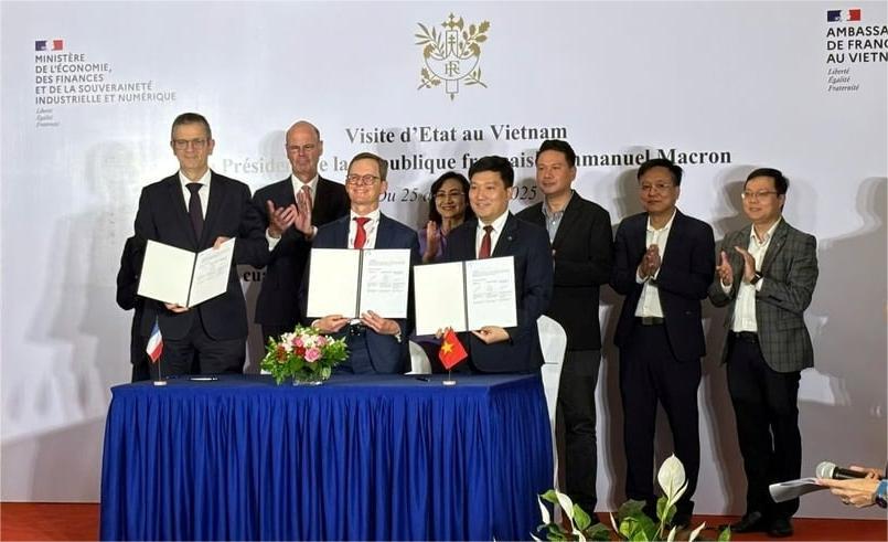 Vietnamese and French businesses sign cooperation deals in Hanoi on May 27, 2025. Photo courtesy of CafeF.