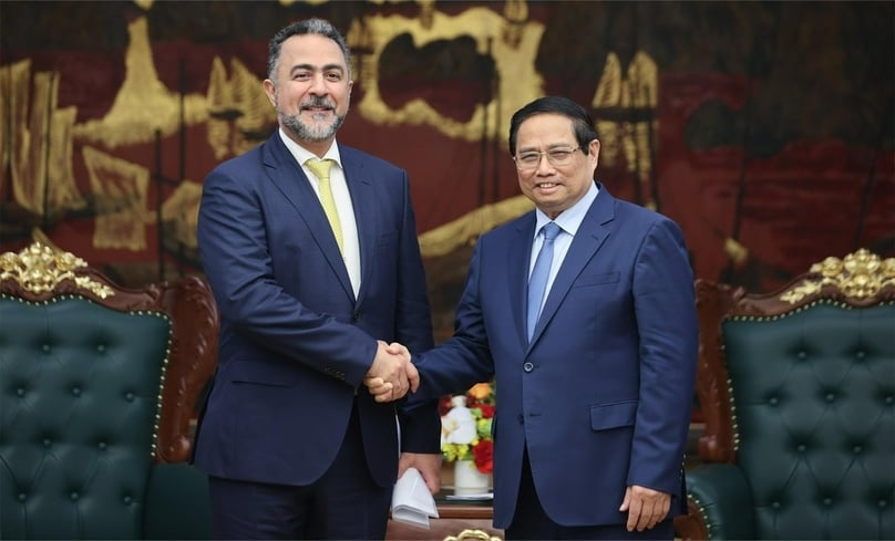 Prime Minister Pham Minh Chinh receives Nasser Sulaiman Al Harthy, Vice President for Operations at Oman Investment Authority (OIA) in Hanoi, May 29, 2025. Photo courtesy of the government's news portal.