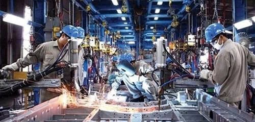 Workers at a Thai factory. Photo courtesy of pattayamail.com