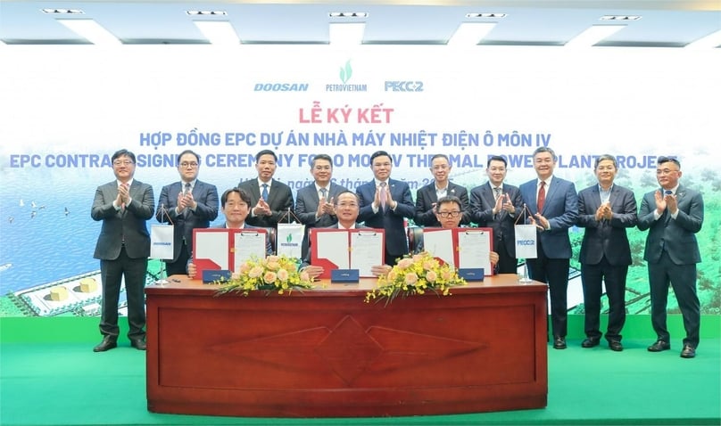Petrovietnam hands over as EPC contract for the O Mon IV thermal power project to a consortium of Doosan Enerbility and PECC2 in Hanoi, June 6, 2025. Photo courtesy of the government's news portal.