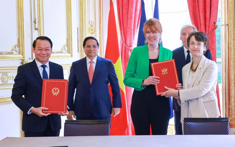 At the signing of the tripartite cooperation agreement on sustainable mineral resource management and enhanced geological knowledge for energy transition in Paris, June 10, 2025. Photo courtesy of the Vietnamese government's news portal.