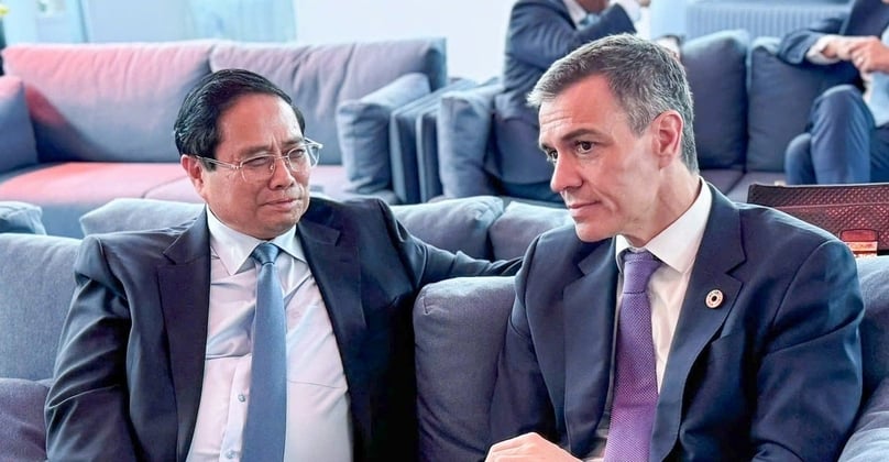 Vietnamese Prime Minister Pham Minh Chinh (left) and his Spanish counterpart Pedro Sanchez. Photo courtesy of the Vietnamese government's news portal.