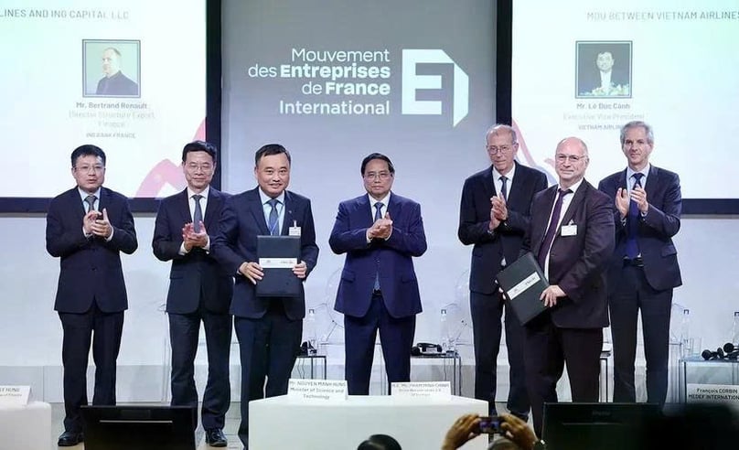 The signing ceremony is witnessed by Prime Minister Pham Minh Chinh. Photo courtesy of VNA.