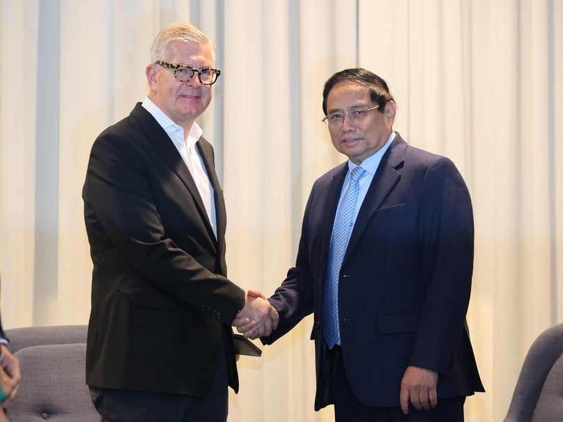 Prime Minister Pham Minh Chinh (right) and Ericsson's president and CEO Borje Ekholm in their meeting in Stockholm on June 13, 2025. Photo courtesy of the government's news portal.