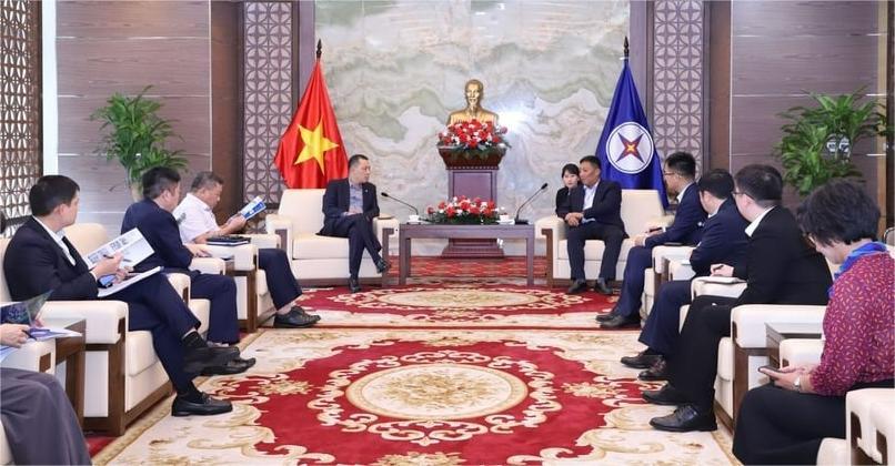 At a meeting between Vietnam Electricity (EVN) and China's Baoding Tianwei Baobian Electric Co., Ltd. (BTW) in Hanoi on May 28, 2025. Photo courtesy of EVN.