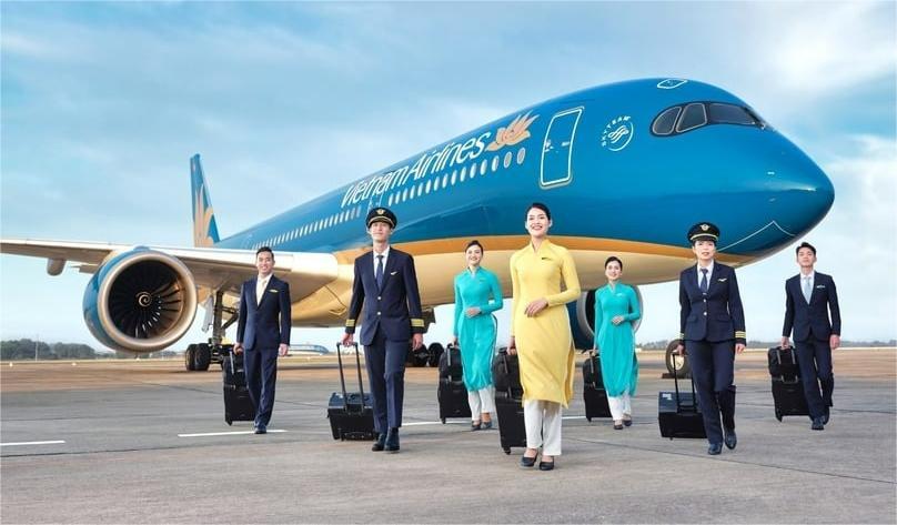 A Vietnam Airlines aircraft and crew. Photo courtesy of the carrier.