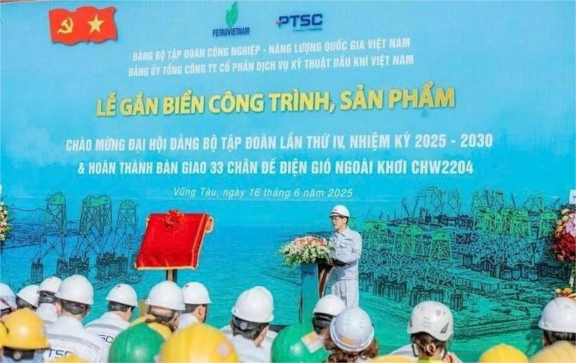 PTSC general director Tran Ho Bac speaks at a ceremony in Vung Tau town on June 16, 2025 to mark the completion of the foundation handover. Photo courtesy of VNA.