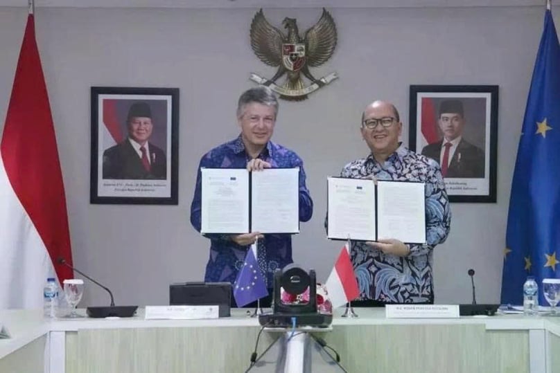 Indonesian Investment Minister Rosan Roeslani (right) and the EU Ambassador to Indonesia Denis Chaibi (left) sign the establishment of EU Desk in Jakarta on June 16, 2025. Photo courtesy of Antara.
