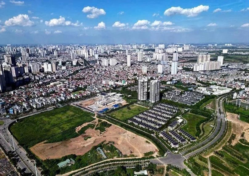 Vietnam is becoming a new hub in the regional supply chain, leading to a sharp increase in demand for industrial real estate, logistics and housing for foreign experts. Photo courtesy of VNA.